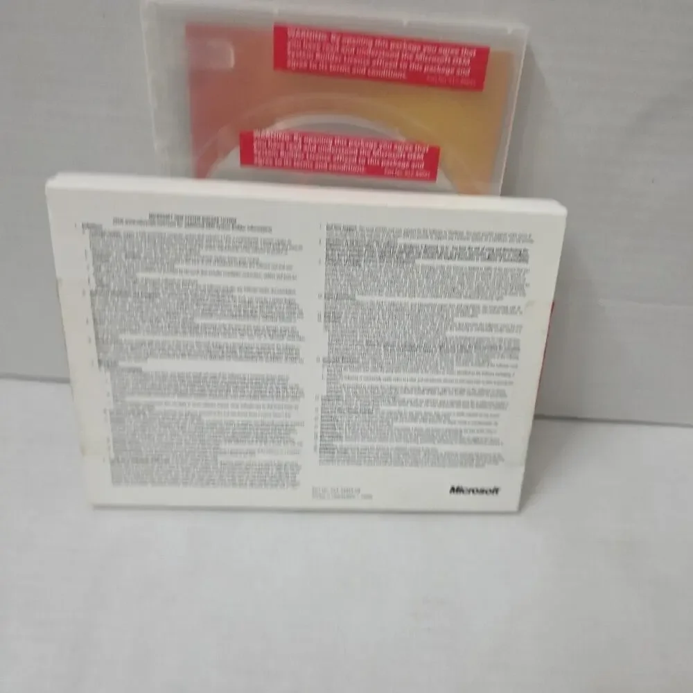 Windows 7 Pro Disc And Book SP1 x64 English 1pk DSP - FQC-08289